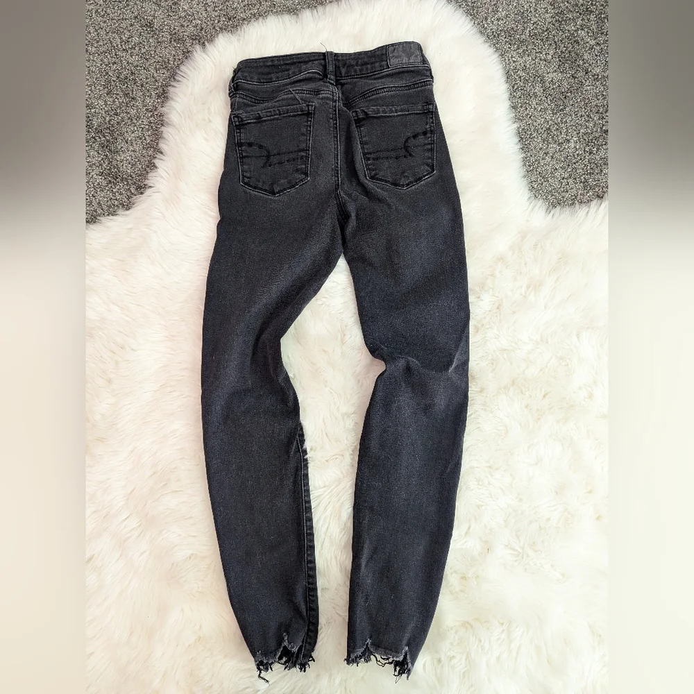 American Eagle Stretch Black Wash Denim Raw Hem Distressed Skinny Jeans - Picture 5 of 6